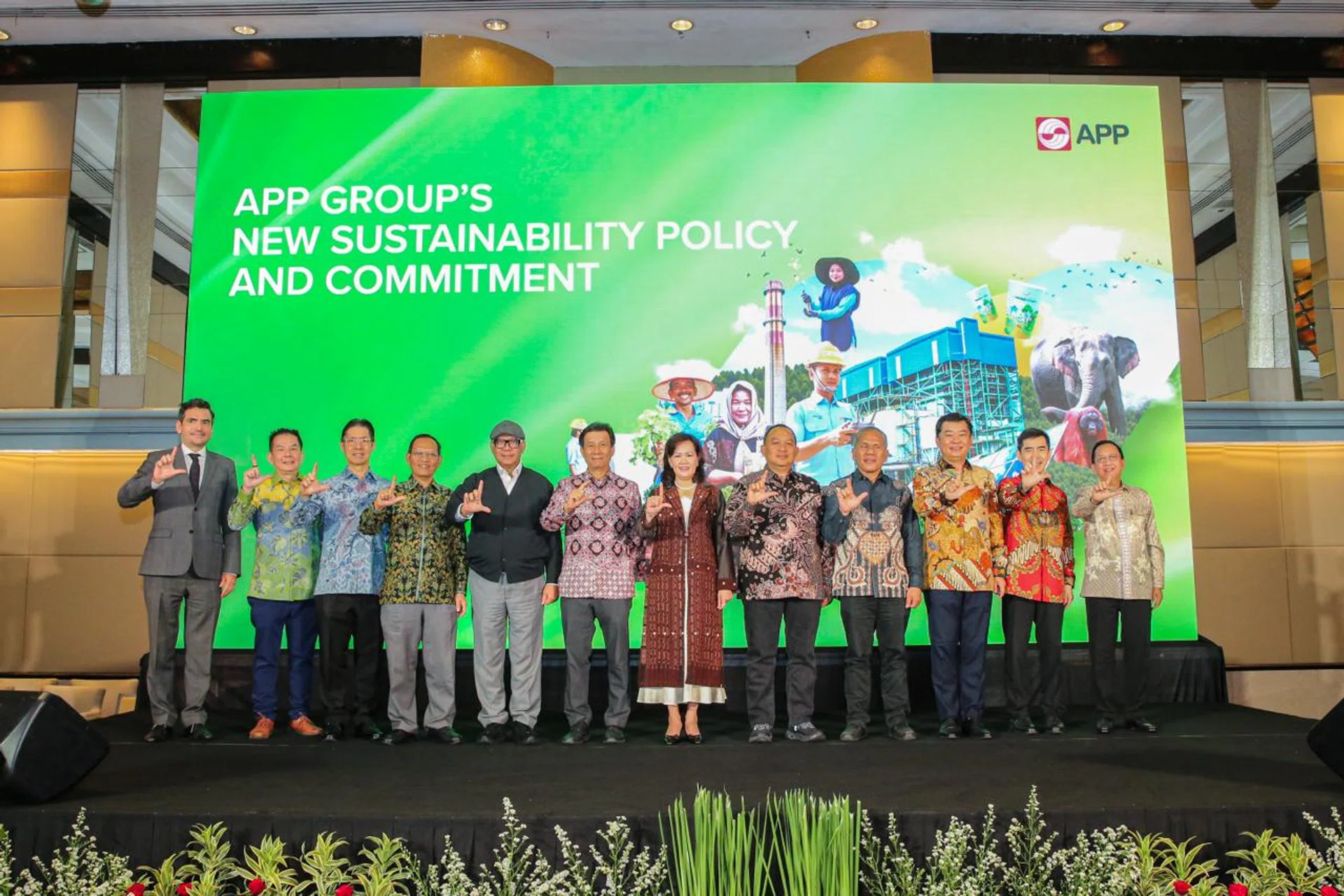 Image d'illustration pour: APP Group pledges US$30 million a year to restore 1 million hectares of Indonesia's rainforests