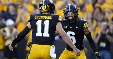 Image d'illustration pour: Two explosive passes, a trick play and a QB keeper carried Iowa to a blowout win over UMass