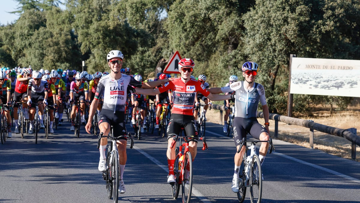 Image d'illustration pour: Jonas Vingegaard conquista el título en una Vuelta a España con muchas protestas