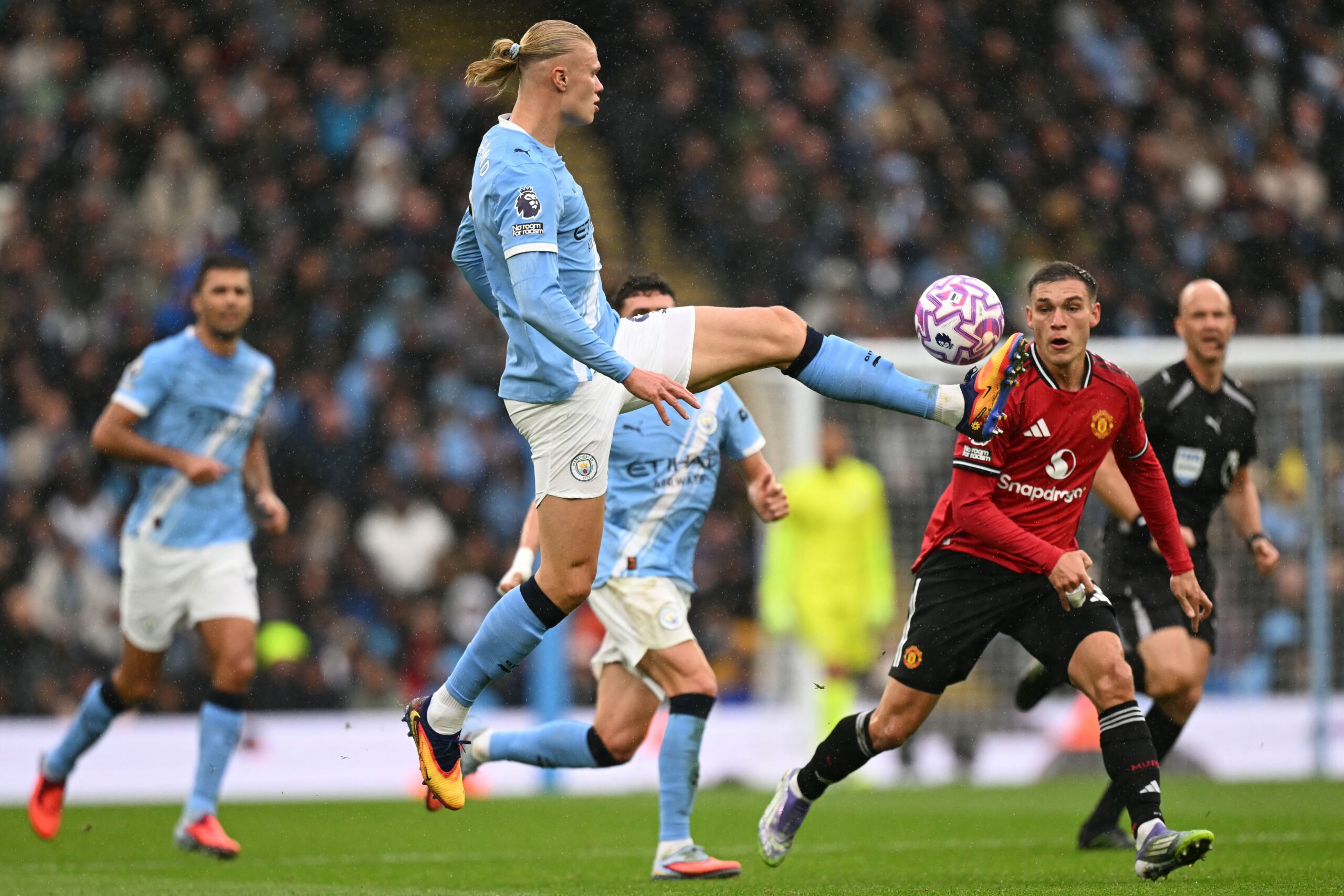Image d'illustration pour: Haaland-inspired Man City inflict derby demolition on Man Utd - Jamaica Observer