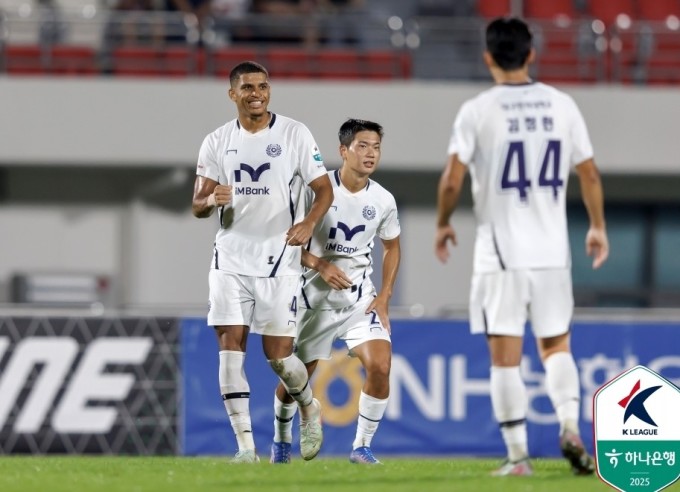 Image d'illustration pour: [프로축구] 안양, 제주에 2-1 역전승... 광주, 수원F에 4-2