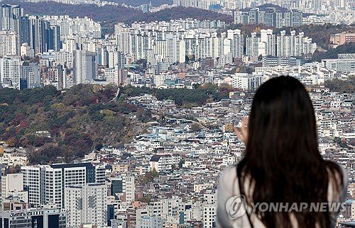 Image d'illustration pour: 사상 초유 '6억 규제' 집값 안정?...서울 상승 거래 절반 넘었다