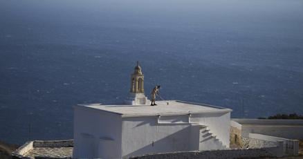 Image d'illustration pour: PHOTO ESSAY: On Greece's Tinos island, families own and lovingly care for 1,000 chapels