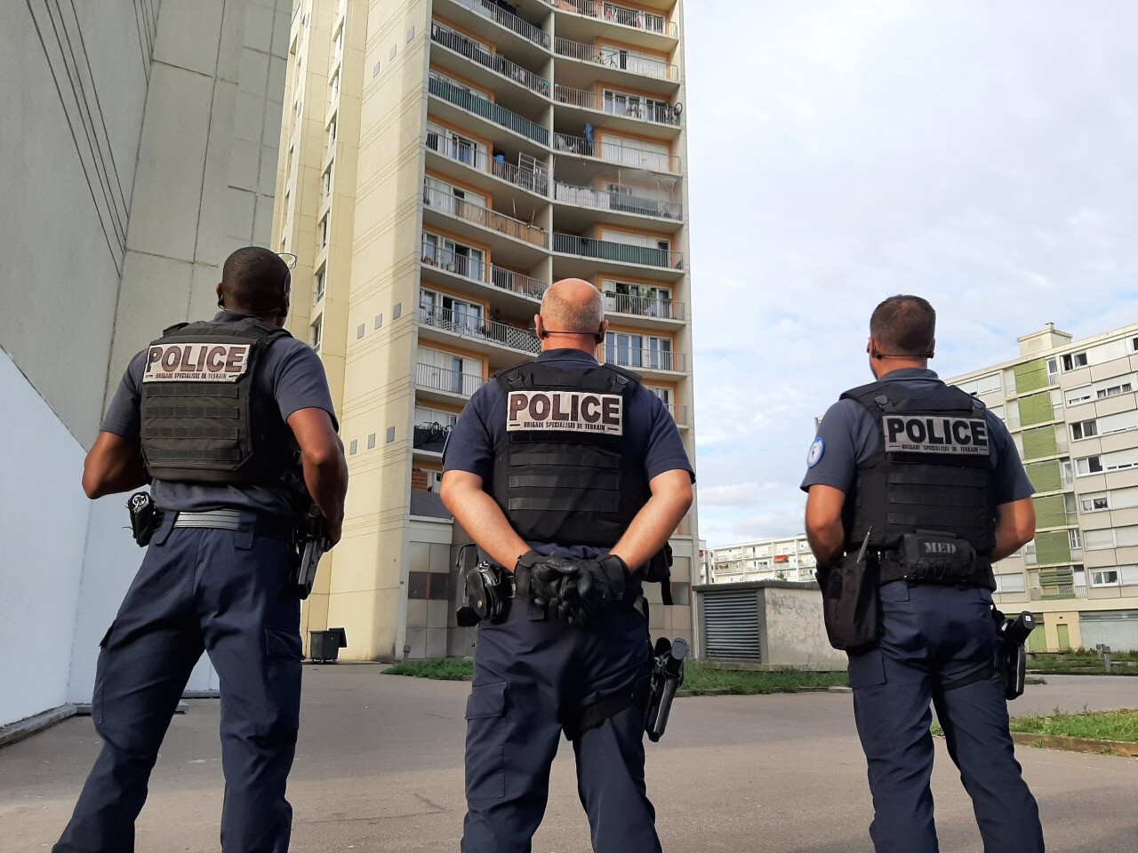 Image d'illustration pour: Melun : à l'Almont, la police traque les trafiquants de drogue au quotidien