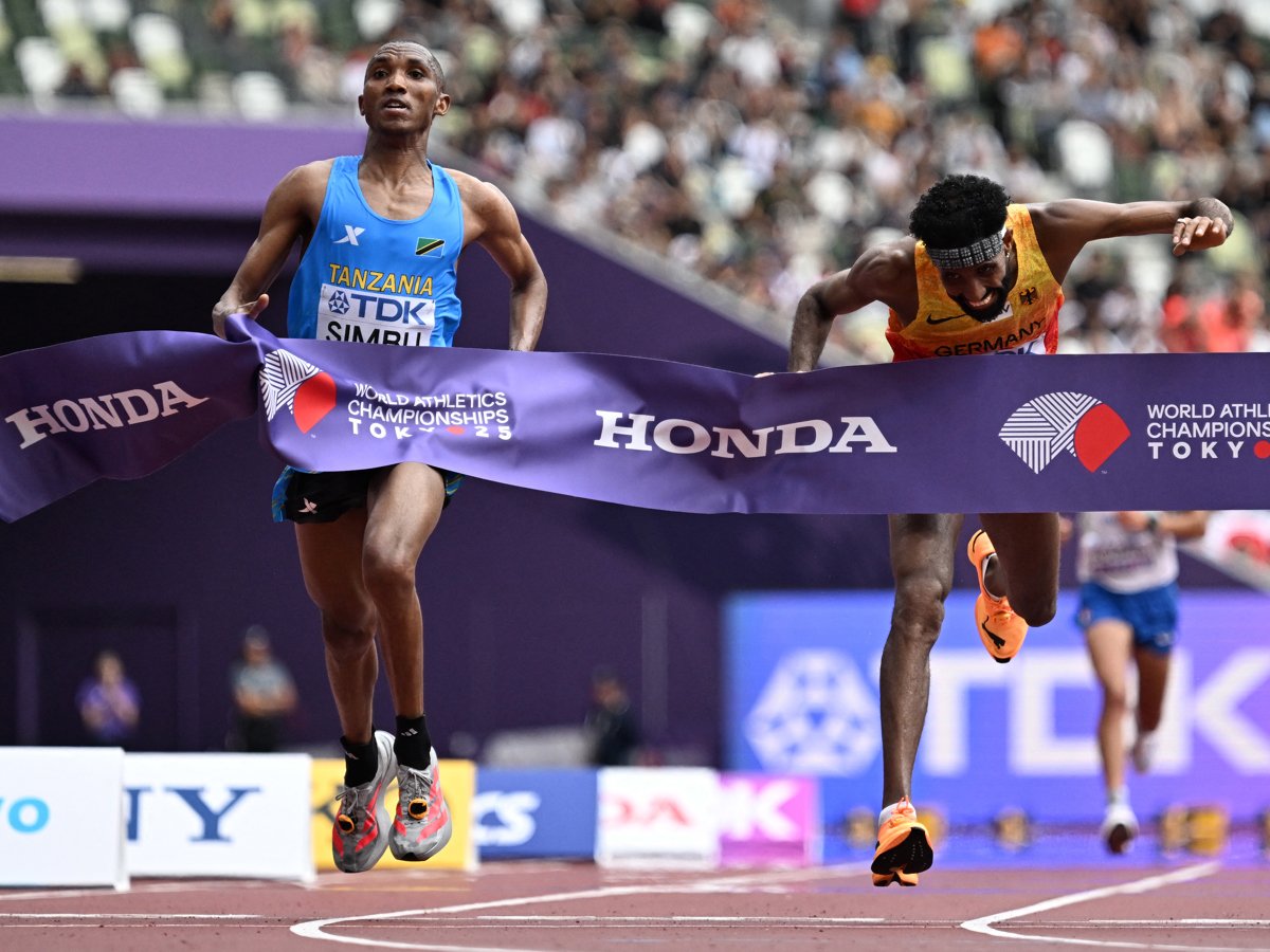 Image d'illustration pour: First-ever Tanzanian gold as Simbu dips past Petros in world marathon