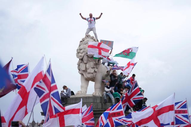 Image d'illustration pour: British politicians condemn Elon Musk's comments at anti-migrant rally