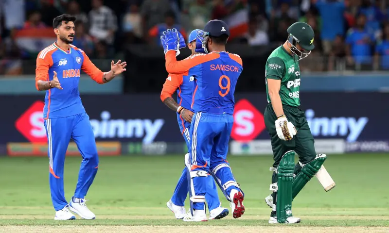 Image d'illustration pour: 'Lack of sportsmanship': Reactions pour in after India refuse to shake hands with Pakistan in Asia Cup