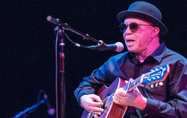 Image d'illustration pour: Luanda recebe Salif Keita para animar festividades da Dipanda