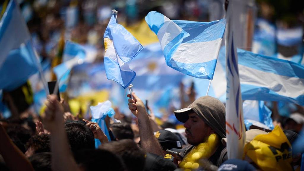 Image d'illustration pour: Cacerolazos mientras el presidente argentino habló en cadena nacional - Noticias Prensa Latina