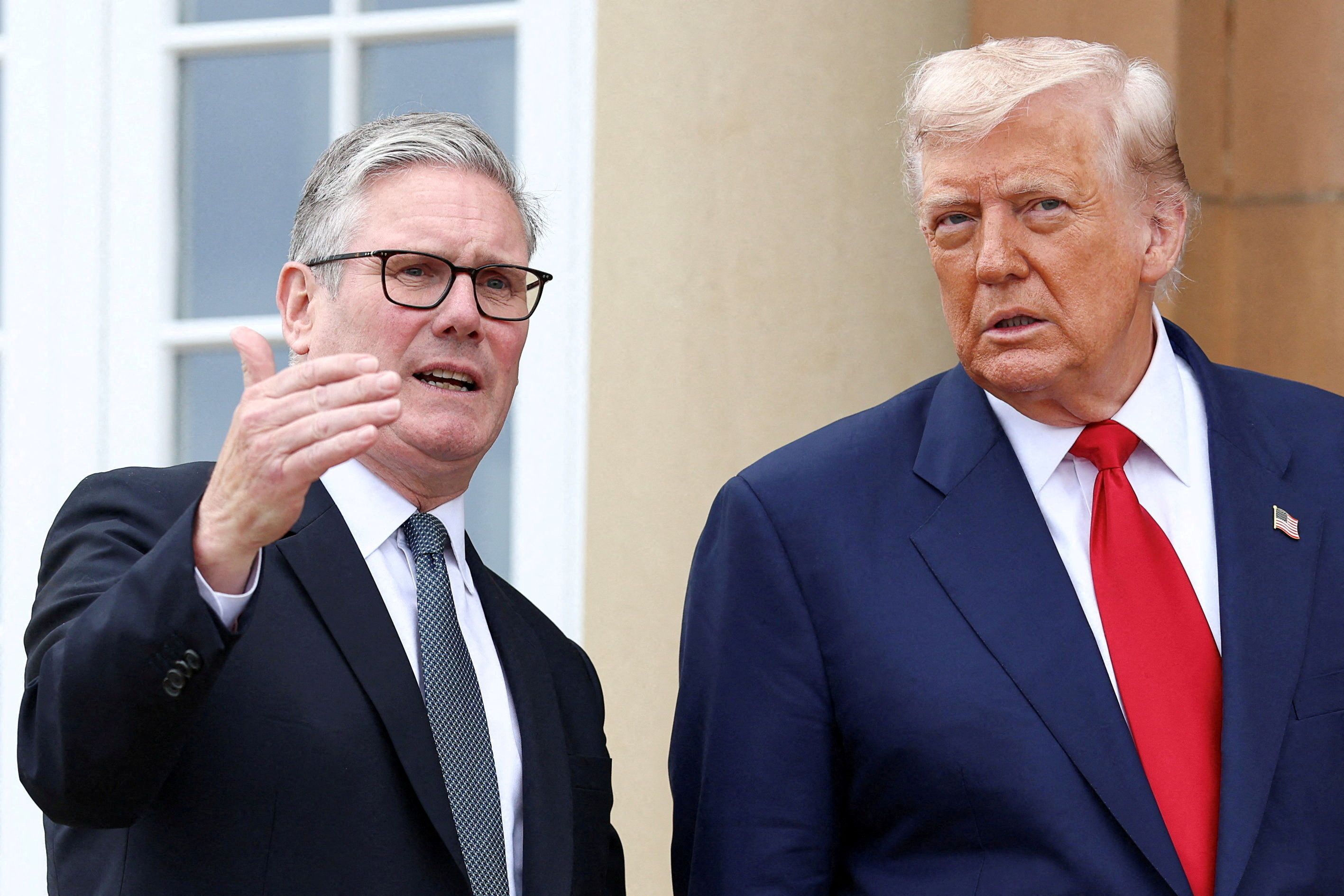 Image d'illustration pour: UK's Starmer hopes Trump's royal welcome will shield him from pitfalls