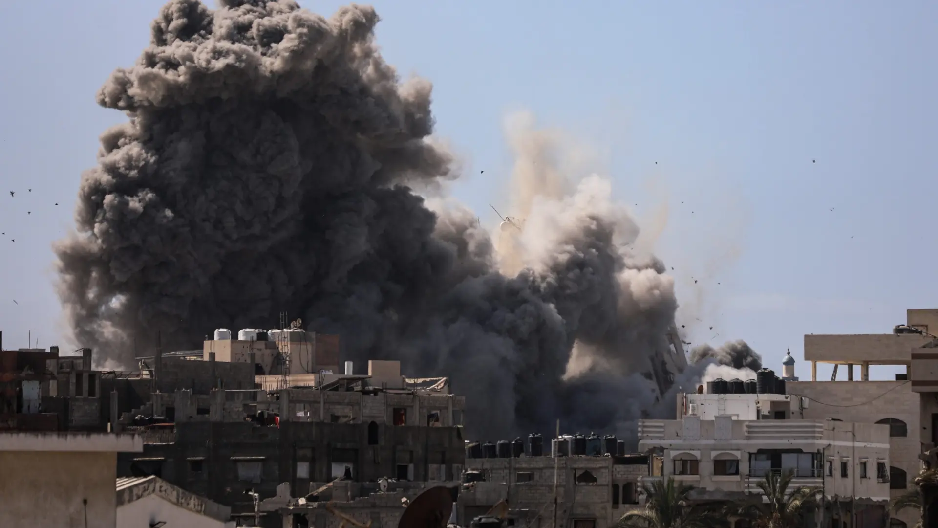Image d'illustration pour: Guerra de Israel contra Hamás en Gaza, en directo | Israel inicia su ofensiva total sobre Ciudad de Gaza: "Está ardiendo"