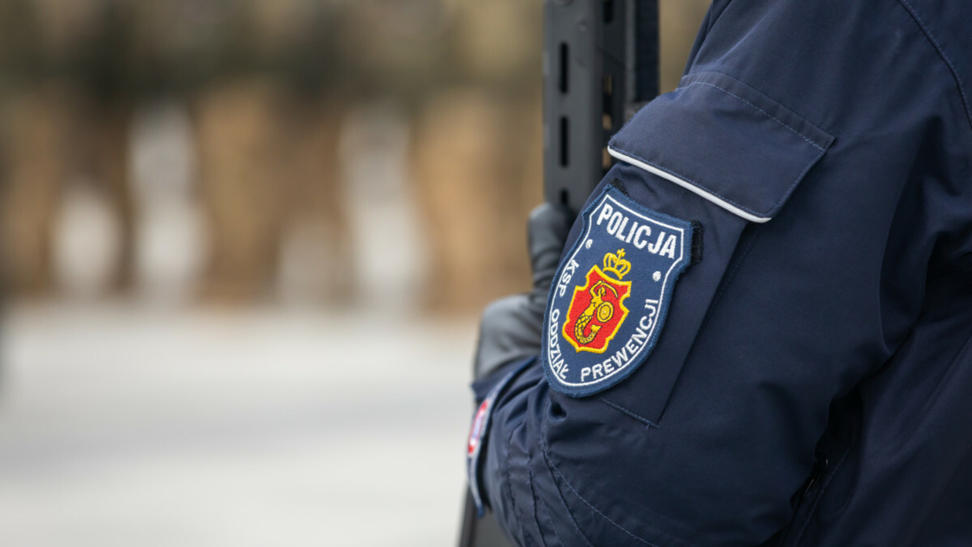 Image d'illustration pour: "Bezzałogowy statek powietrzny przy ogrodzeniu Senatu". Na miejscu służby