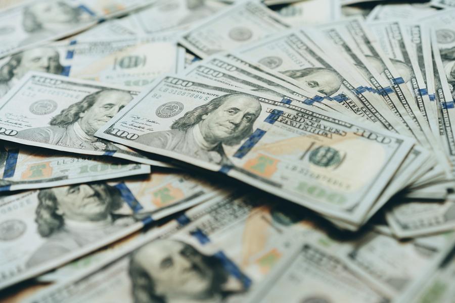 Image d'illustration pour: Dollar slides to multi-month lows ahead of Fed rate decision