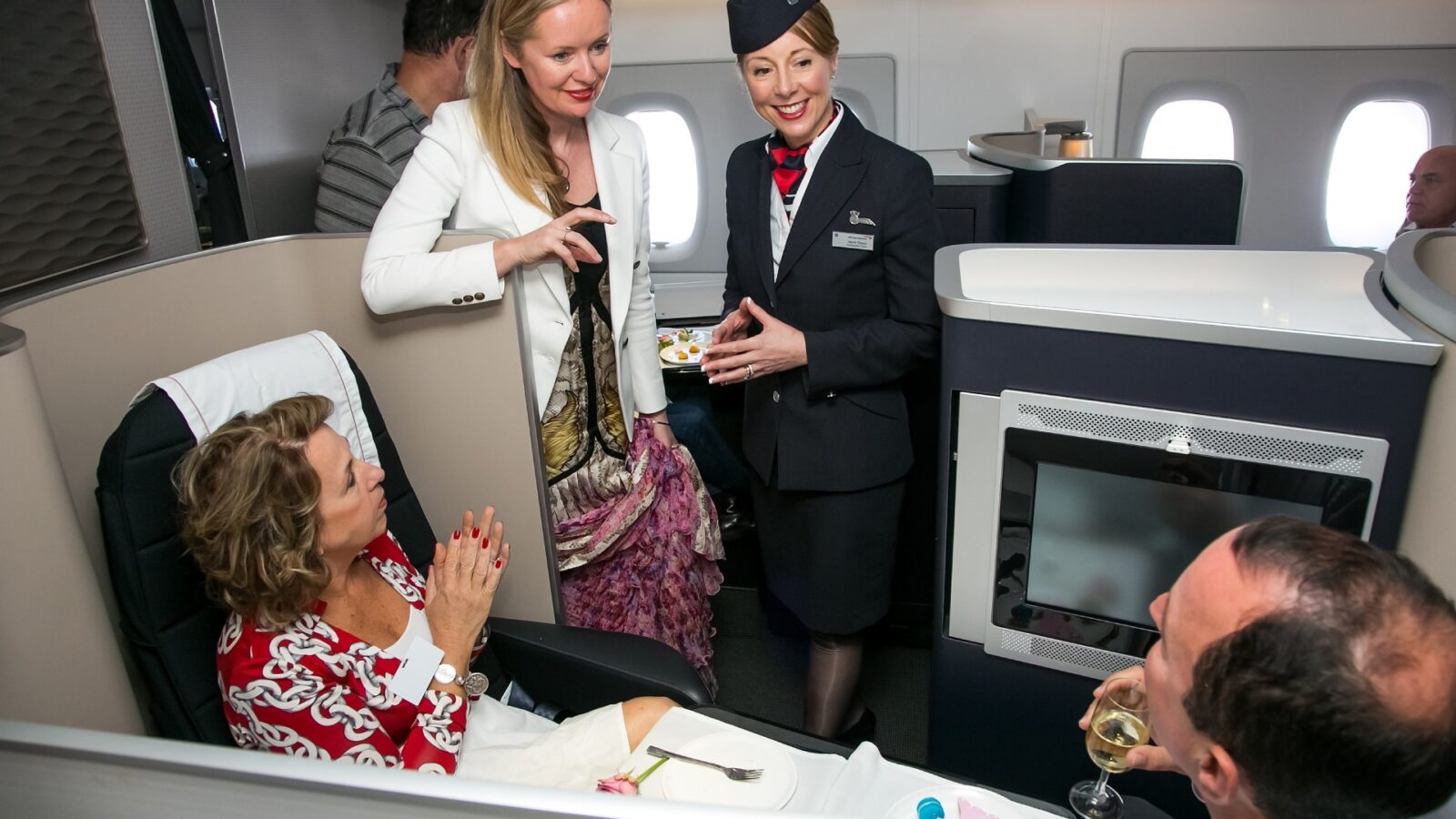 Image d'illustration pour: British Airways interdit Ã  son personnel de boire du cafÃ© et du thÃ© en public, puis retourne sa veste