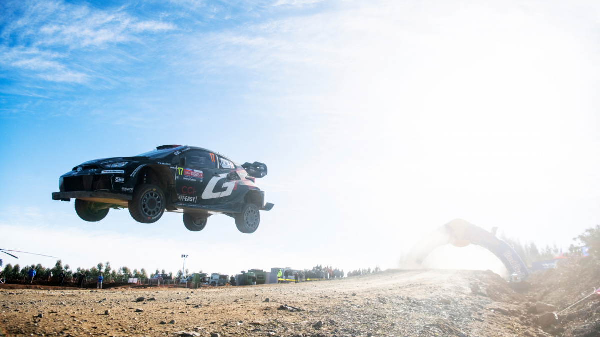 Image d'illustration pour: Ogier pasa del sofá de casa a las puertas del noveno título del WRC
