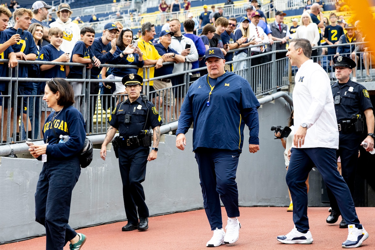 Image d'illustration pour: Biff Poggi's path to Michigan sideline began with unexpected Harbaugh phone call