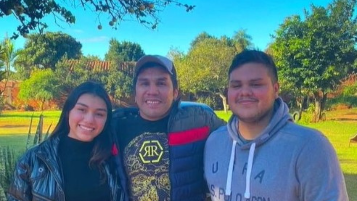 Image d'illustration pour: Concejales quieren rajar al hijo de Salvador: "Piden que lo saquen"