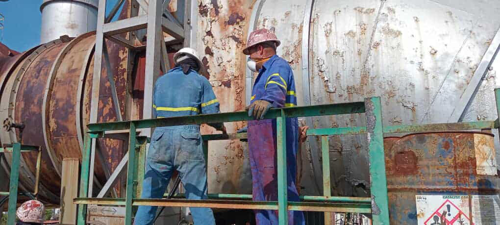 Image d'illustration pour: Debatirán experiencias trabajadores de las refinerías cubanas en Cienfuegos