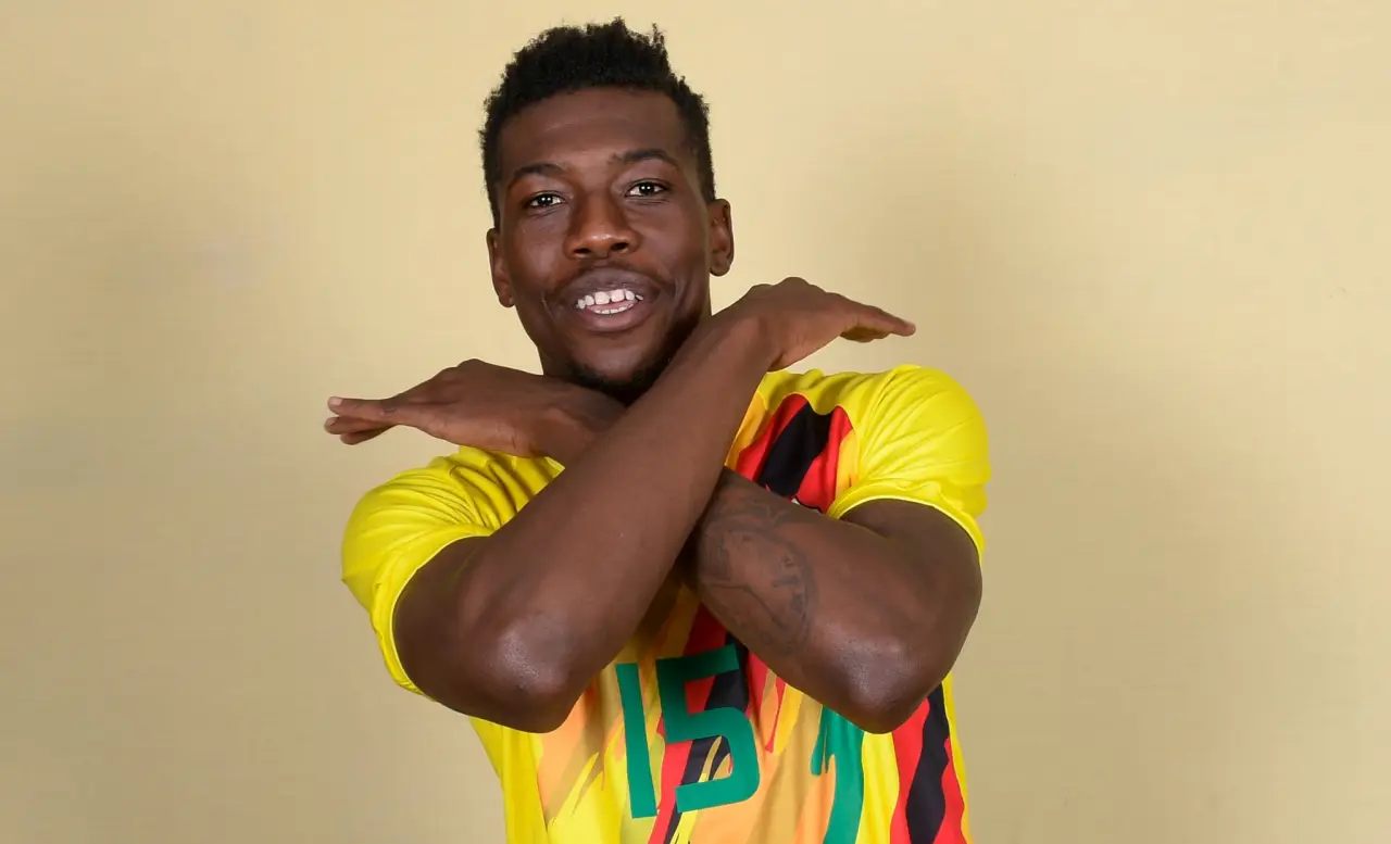 Image d'illustration pour: Clubs in MLS and Turkey show interest in Zimbabwe defender Teenage Hadebe - Nehanda Radio