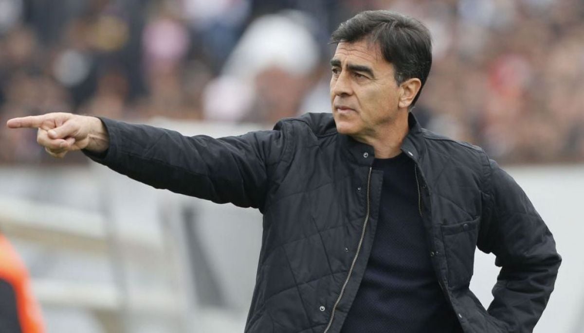 Image d'illustration pour: "Firmará hasta 2026": el nuevo equipo de Gustavo Quinteros tras rechazar a Colo Colo