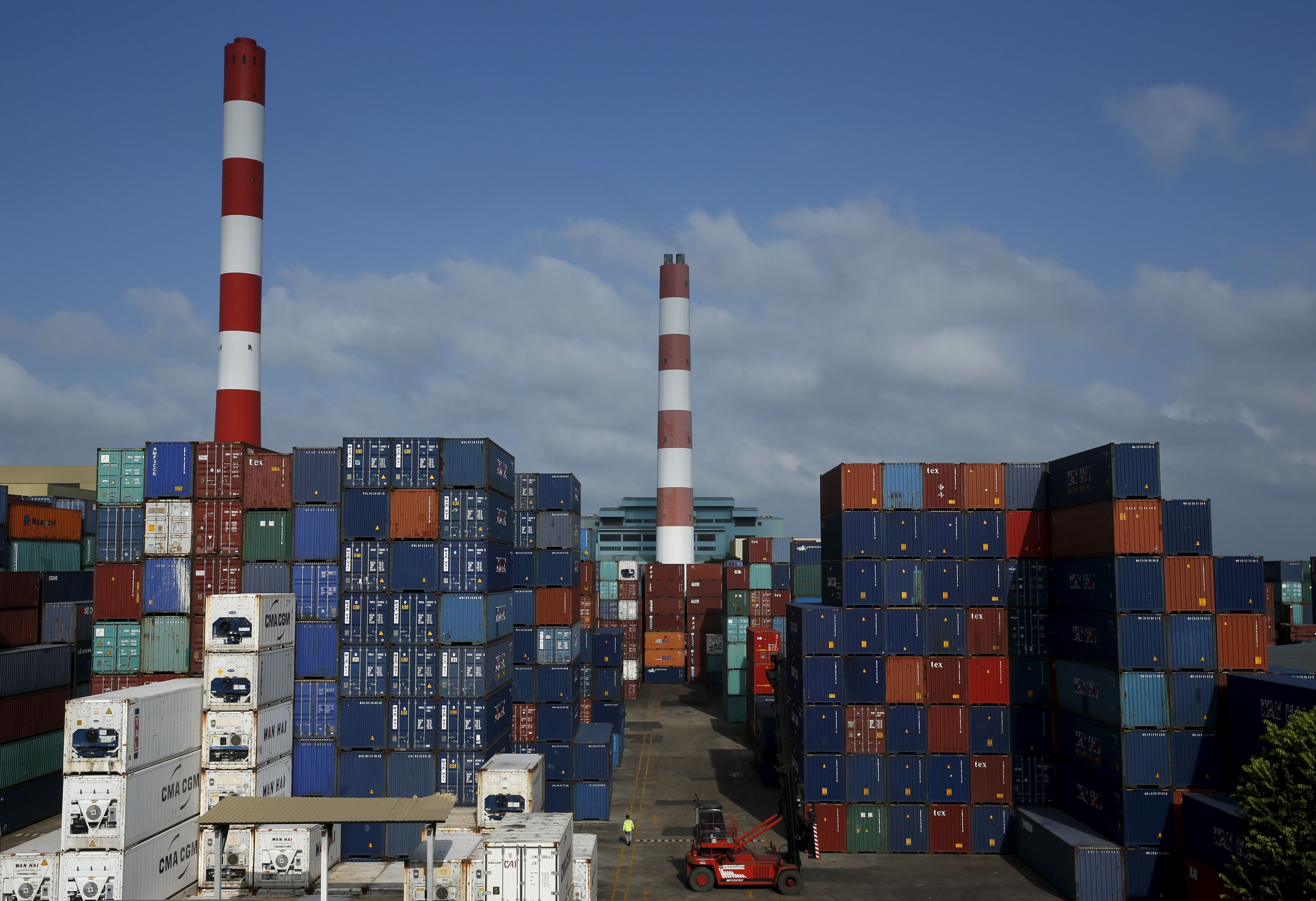 Image d'illustration pour: Singapore's exports fall 11.3% y/y in August, much weaker than forecast