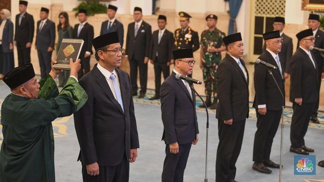Image d'illustration pour: Reshuffle Kabinet, Prabowo Lantik Menko Polkam-Menpora Siang Ini