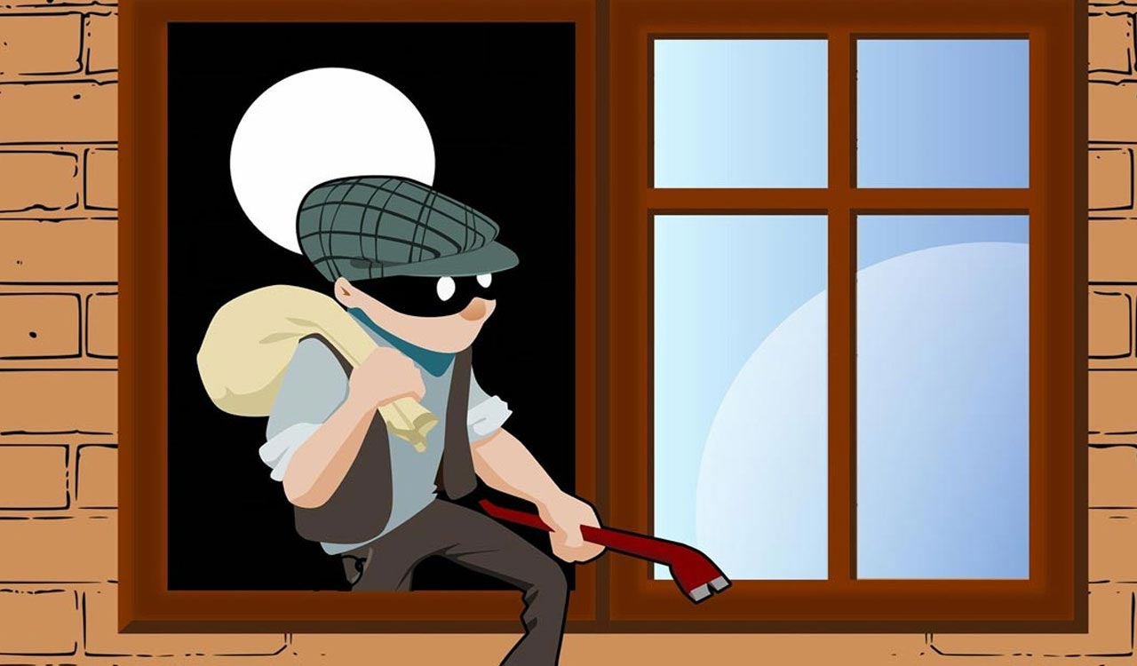 Image d'illustration pour: Armed men rob SBI branch in Karnataka of cash, gold worth Rs 21 crore