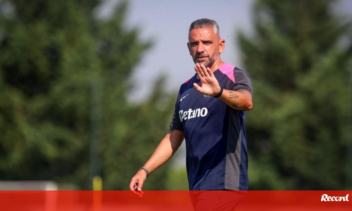 Image d'illustration pour: Rui Borges pediu compromisso e entrada de leão:   a receita do mirandelense para abrir a Champions