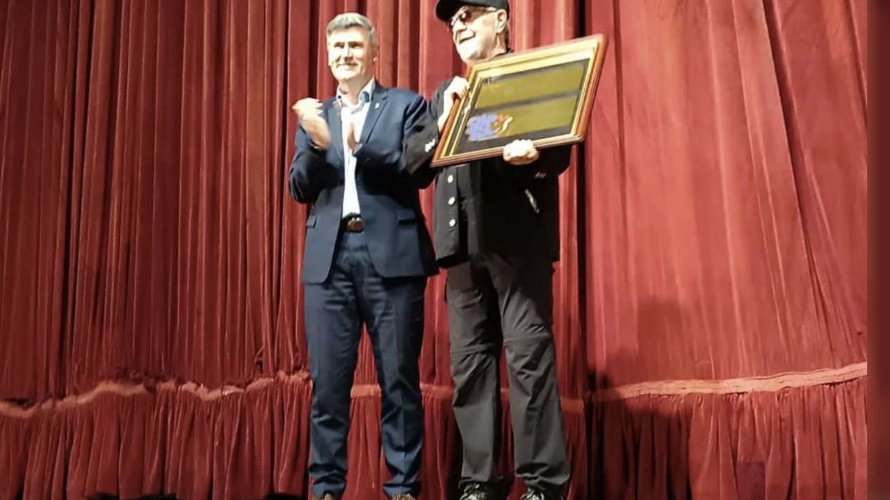 Image d'illustration pour: La UNC otorgó el Doctor Honoris Causa a León Gieco