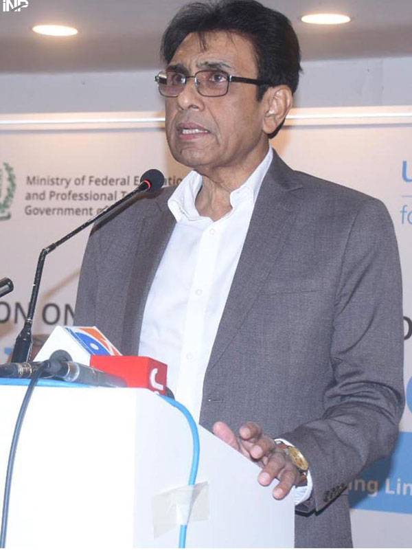 Image d'illustration pour: Edu minister calls for standardization of Pakistan Sign Language