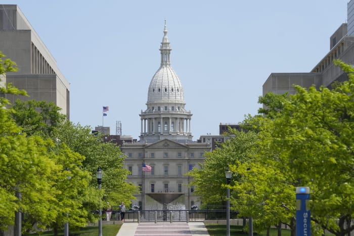 Image d'illustration pour: Michigan lawmakers send budget package to Governor's desk