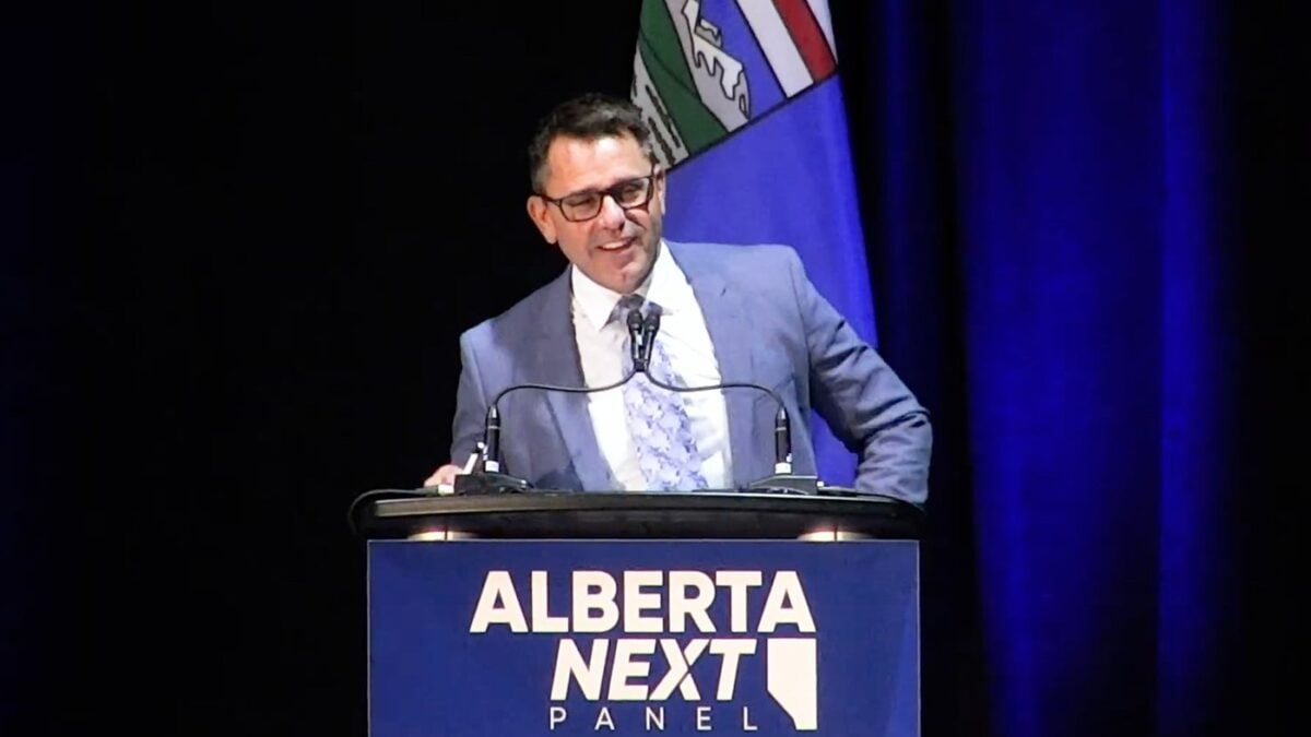 Image d'illustration pour: Le modérateur du panel Alberta Next s'excuse pour sa remarque sur la fessée | L'actualité