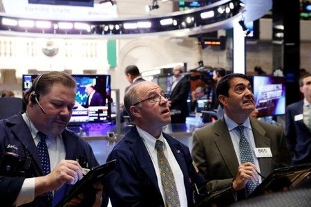 Image d'illustration pour: Stocks to open flat as US government closes
