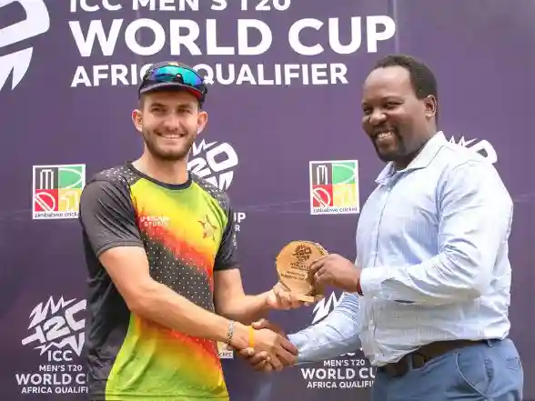 Image d'illustration pour: Sports News | Zimbabwe Batter Brian Bennett Becomes Youngest Cricketer to Score Centuries Across All Formats | LatestLY
