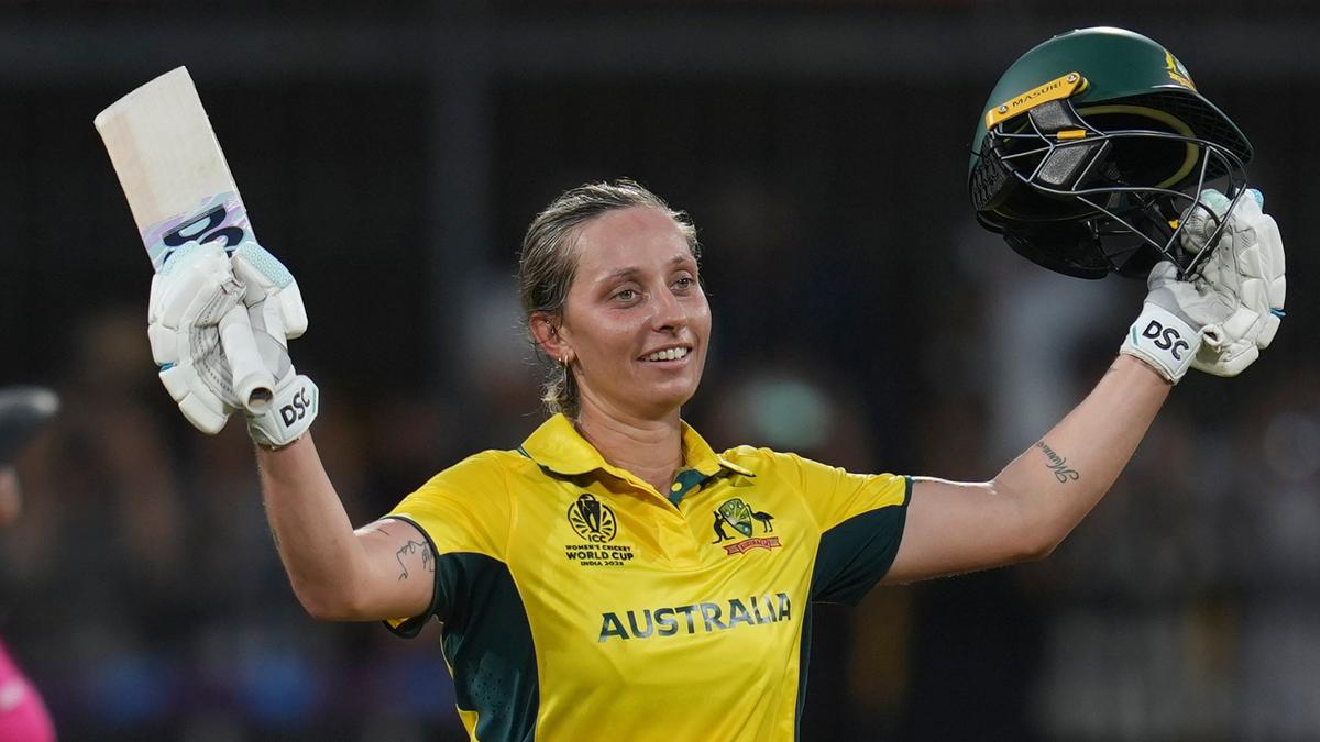 Image d'illustration pour: AUS vs NZ, Women's ODI World Cup 2025: Devine's century in vain as Australia begins title defence with win
