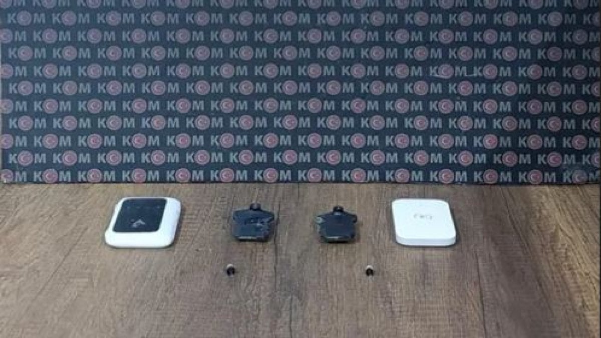 Image d'illustration pour: MTSK sınavında gizli kamera ve Wi-Fi şoku! Kopya çetesine suçüstü: Iğdır'da 11 kişi yakalandı