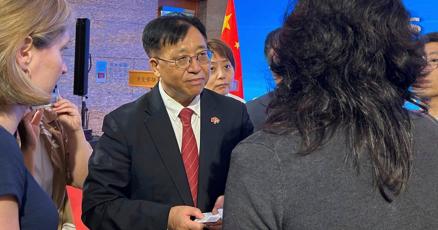 Image d'illustration pour: Beijing's top diplomat in Hong Kong sets out four red lines for new US Consul General