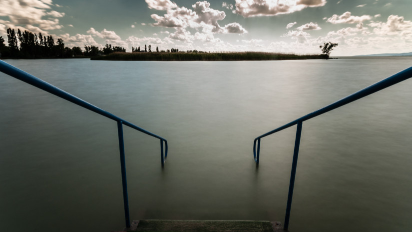Image d'illustration pour: Itt a csúf igazság: riasztó, mikkel van tele már a Balaton is - Agro Napló
