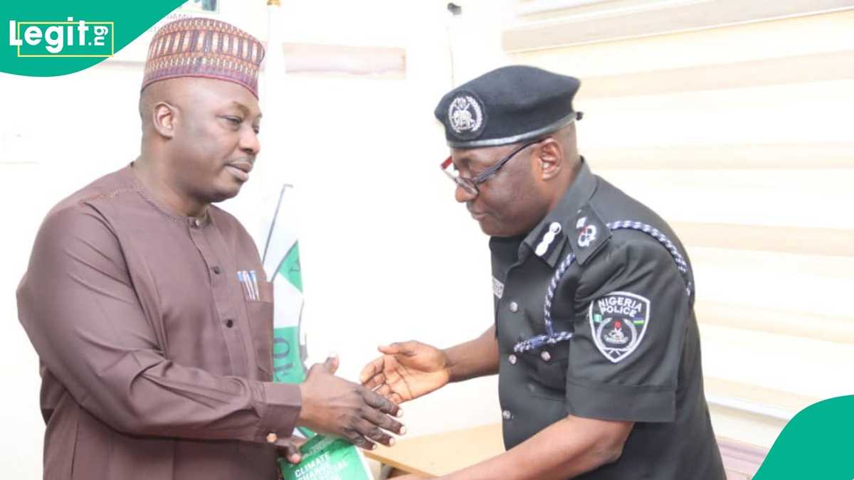 Image d'illustration pour: Nigerian varsity honours Deputy Commissioner of Police, explains why
