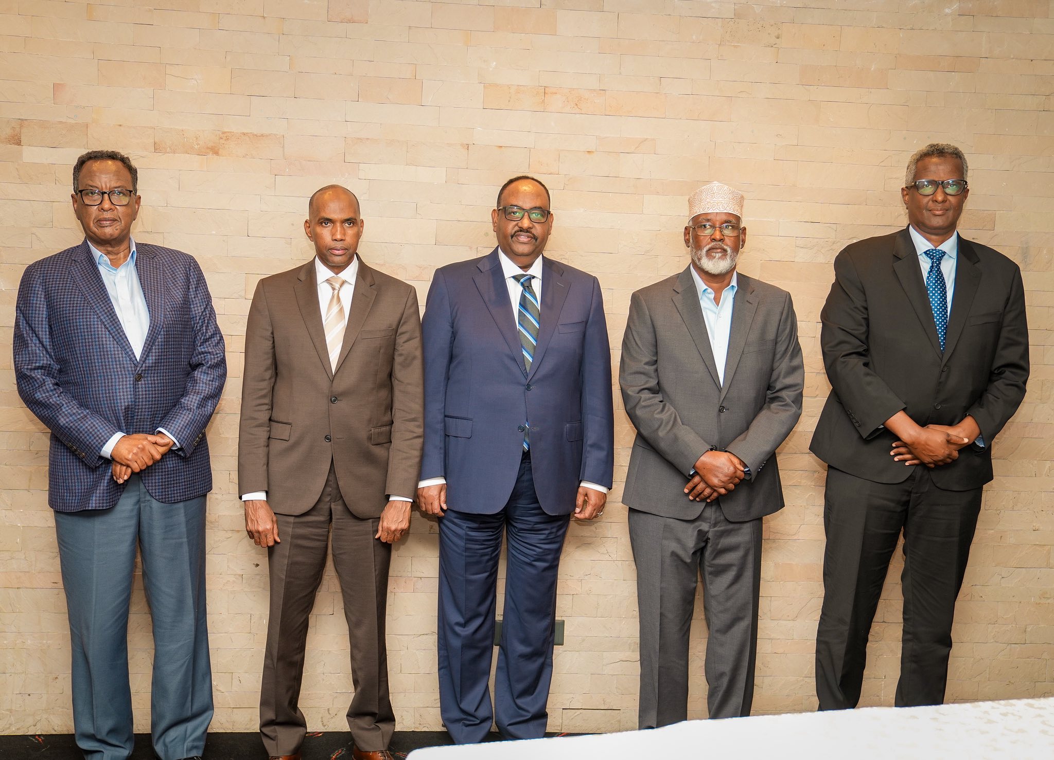 Image d'illustration pour: Jubbaland, Puntland Leaders Join Opposition in Nairobi Talks on Somalia's Transition - Raxanreeb Online
