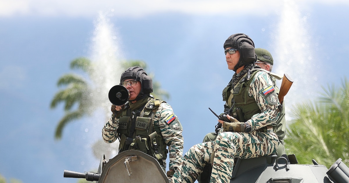 Image d'illustration pour: Le Venezuela dénonce "l'incursion illégale" d'avions de chasse américains près de ses côtes