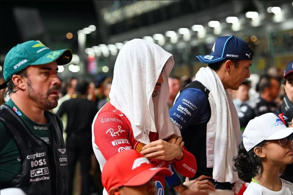 Image d'illustration pour: F1 declares 'heat hazard' at Singapore GP