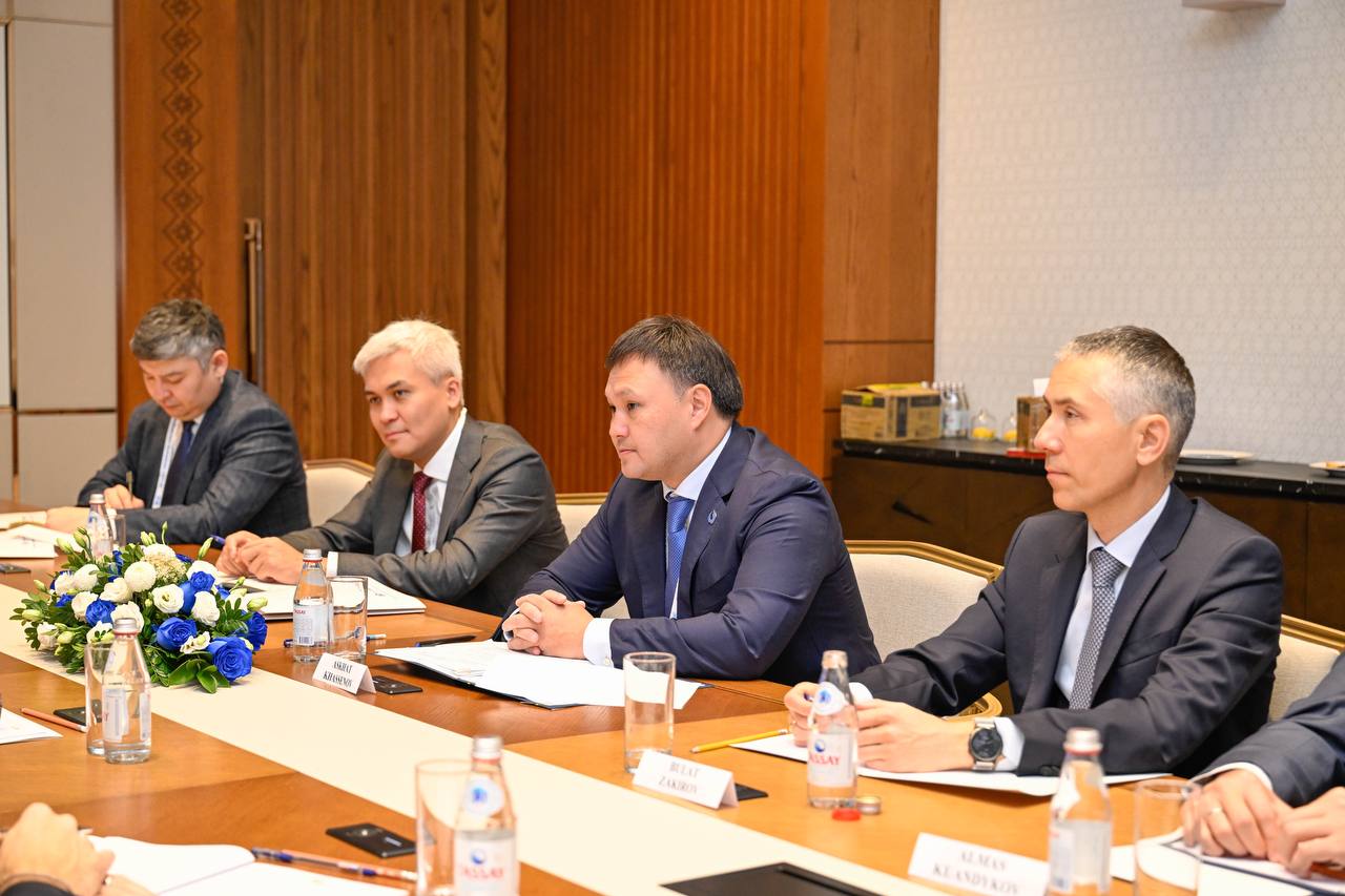Image d'illustration pour: KazMunayGas, Eni discuss further development of Karachaganak field