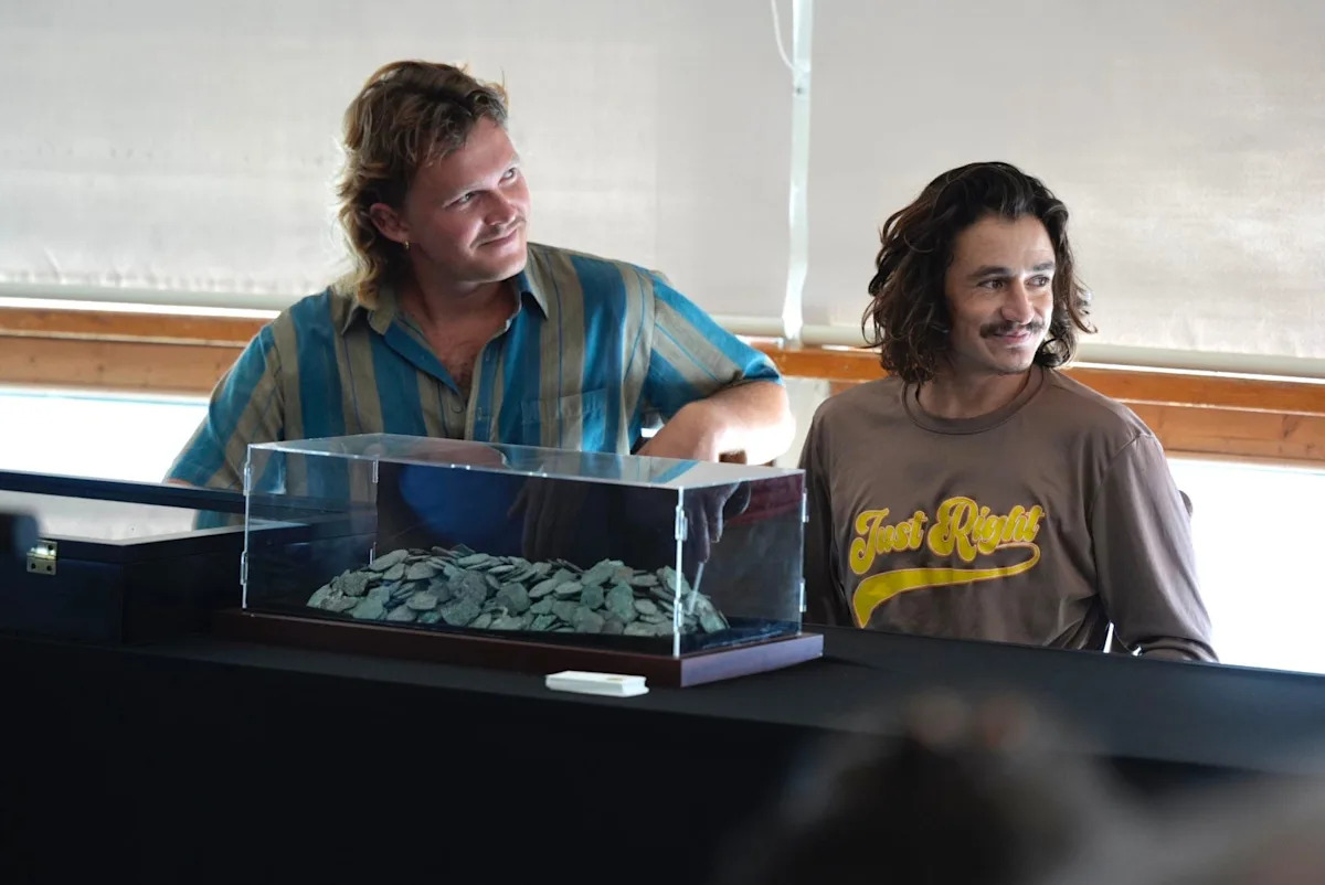 Image d'illustration pour: $1M worth of gold, silver coins recovered from 1715 Spanish shipwreck, salvage crew says