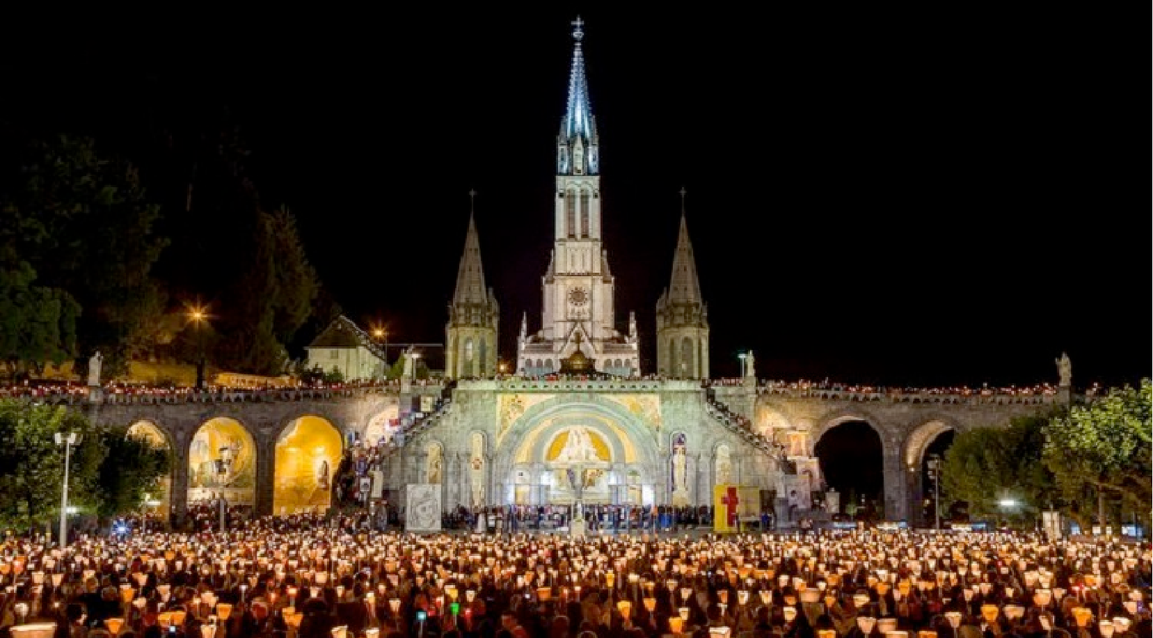 Image d'illustration pour: Lourdes : la procession aux flambeaux proposée au patrimoine immatériel - ZENIT - Français