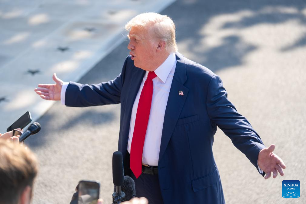 Image d'illustration pour: Trump Sees Shutdown as Chance to Cut Federal Jobs - Asian News from UK