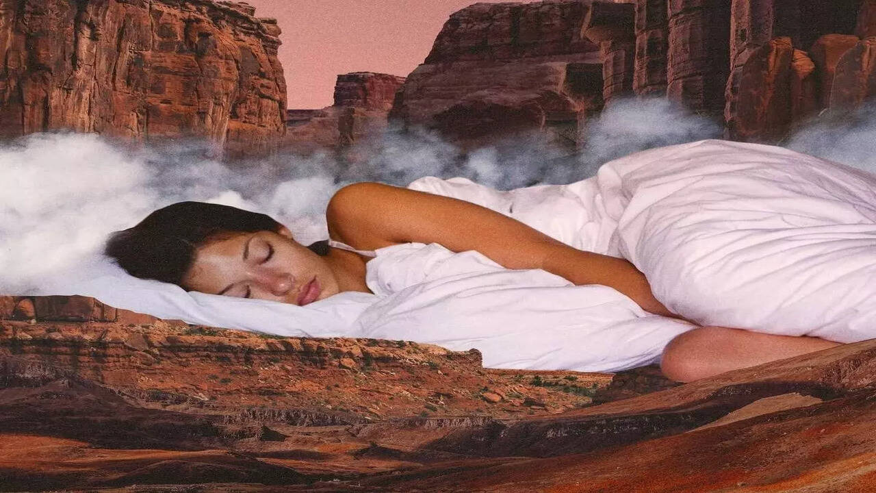 Image d'illustration pour: What is sleep tourism? The new travel trend millennials and Gen Z cannot stop talking about