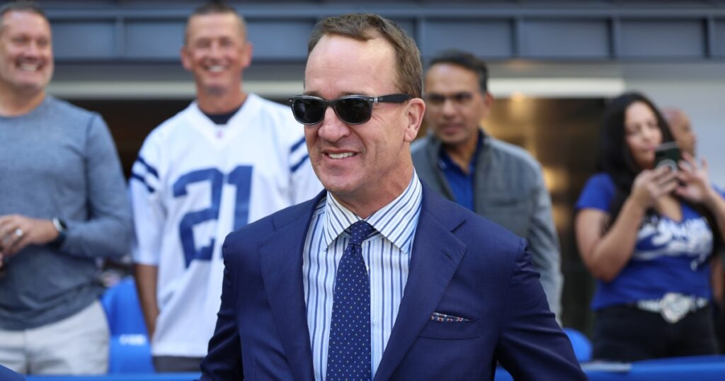 Image d'illustration pour: Peyton Manning attending Baylor School-McCallie School game
