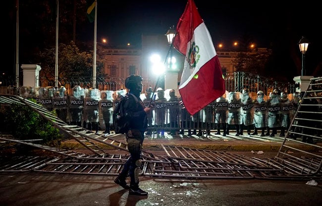 Image d'illustration pour: Fiscalía de Perú investiga "uso excesivo de la fuerza" policial y agresiones a periodistas en protestas | Periódico Zócalo | Noticias de Saltillo, Torreón,  Piedras Negras, Monclova, Acuña