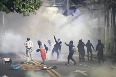 Image d'illustration pour: Cinco venezolanos y tres colombianos, entre los 102 detenidos en protestas en Ecuador